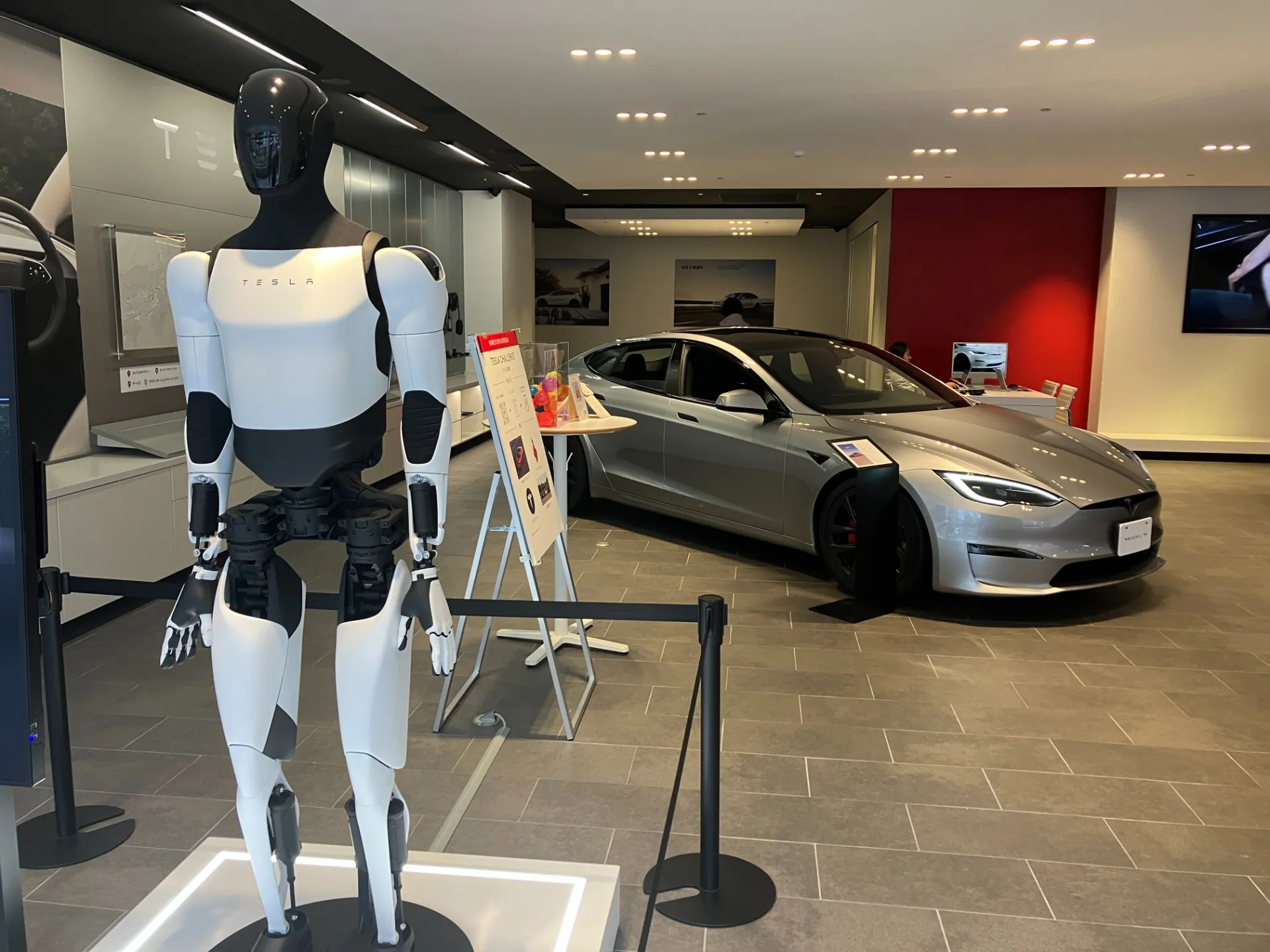 TESLABOT みてきました